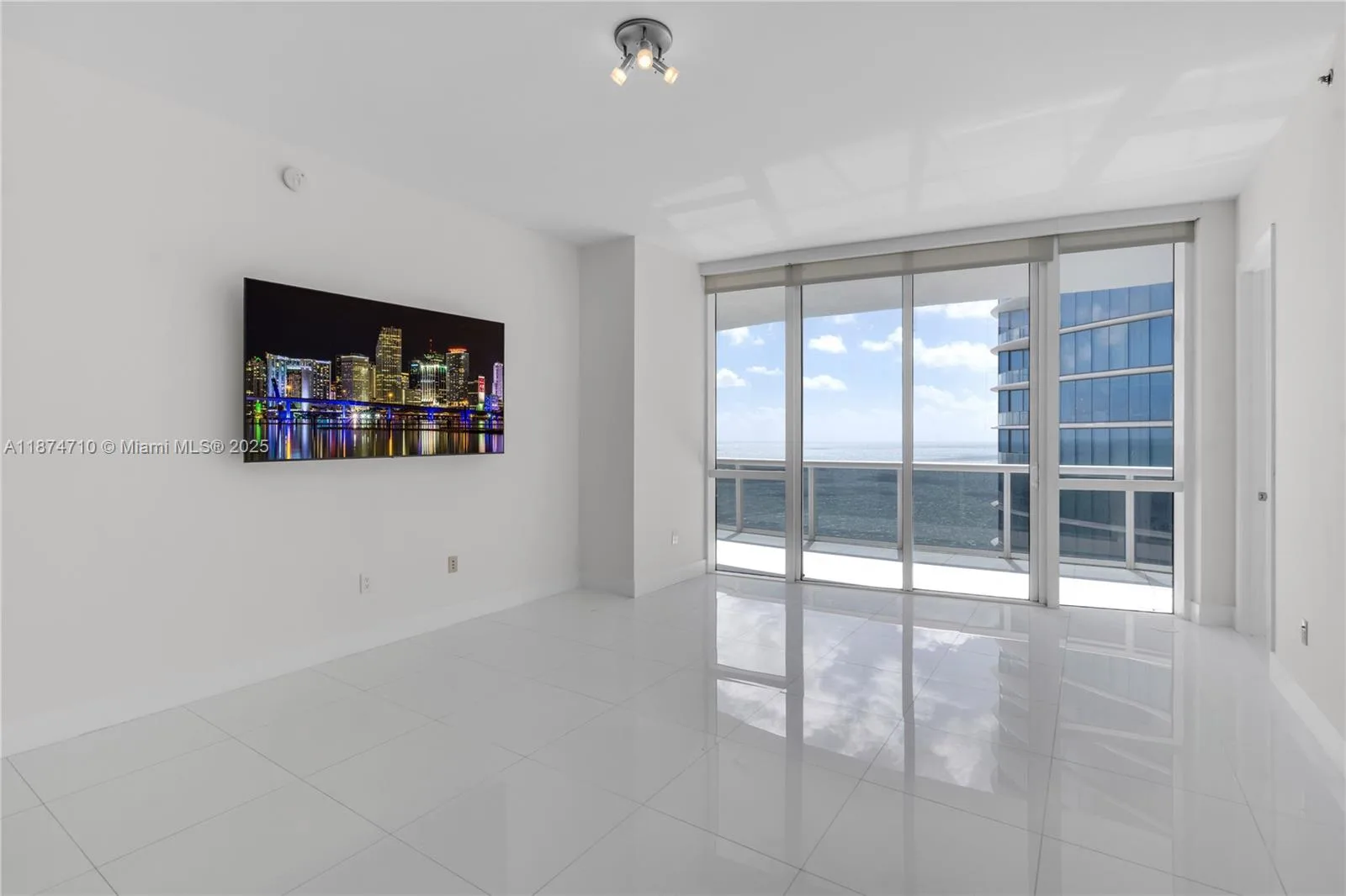 15811 Collins Ave # 2407, Sunny Isles Beach, FL 33160 photo 10