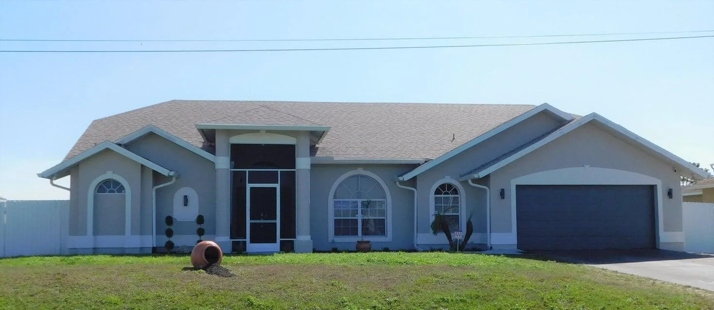 680 MANHATTAN Street E, Lehigh Acres, FL 33974 photo 4