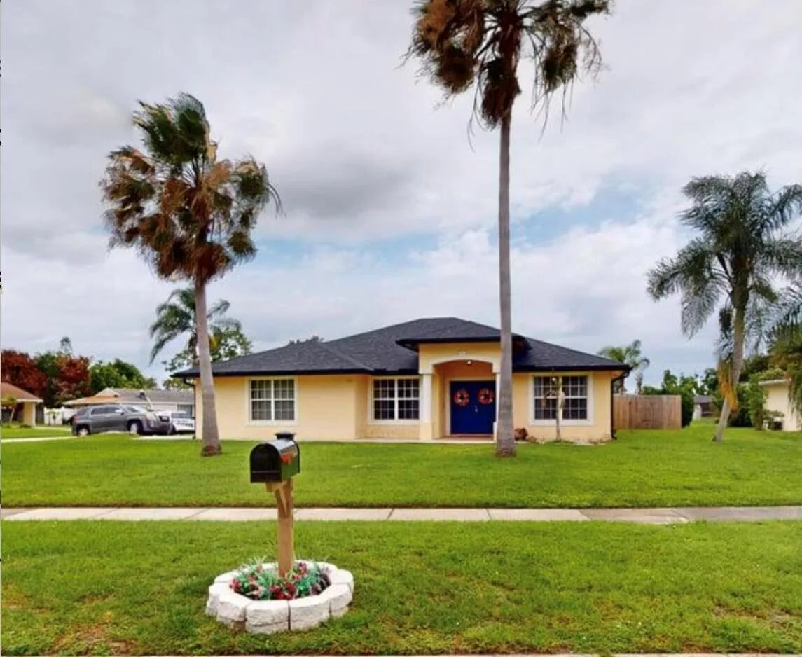 201 NE Faring Avenue, Port St. Lucie, FL 34983