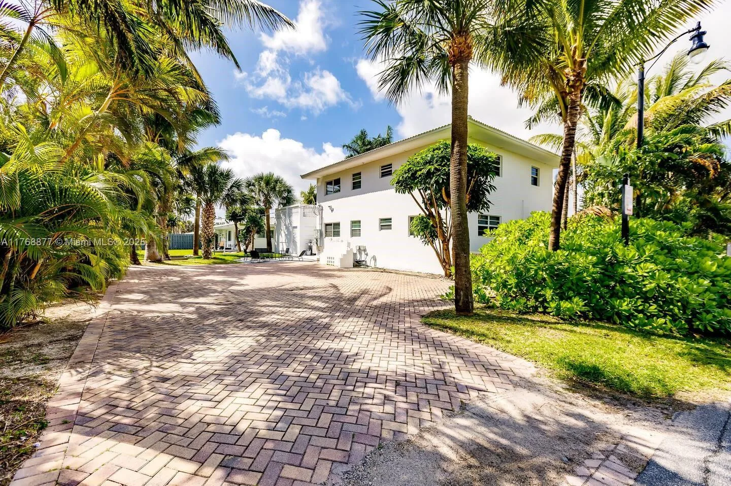 18825 Atlantic Blvd, Sunny Isles Beach, FL 33160 photo 5