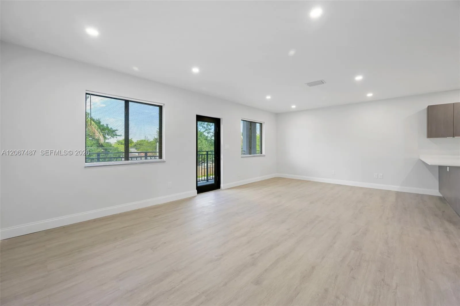 349 NW 40th St # 203, Oakland Park, FL 33309 photo 5