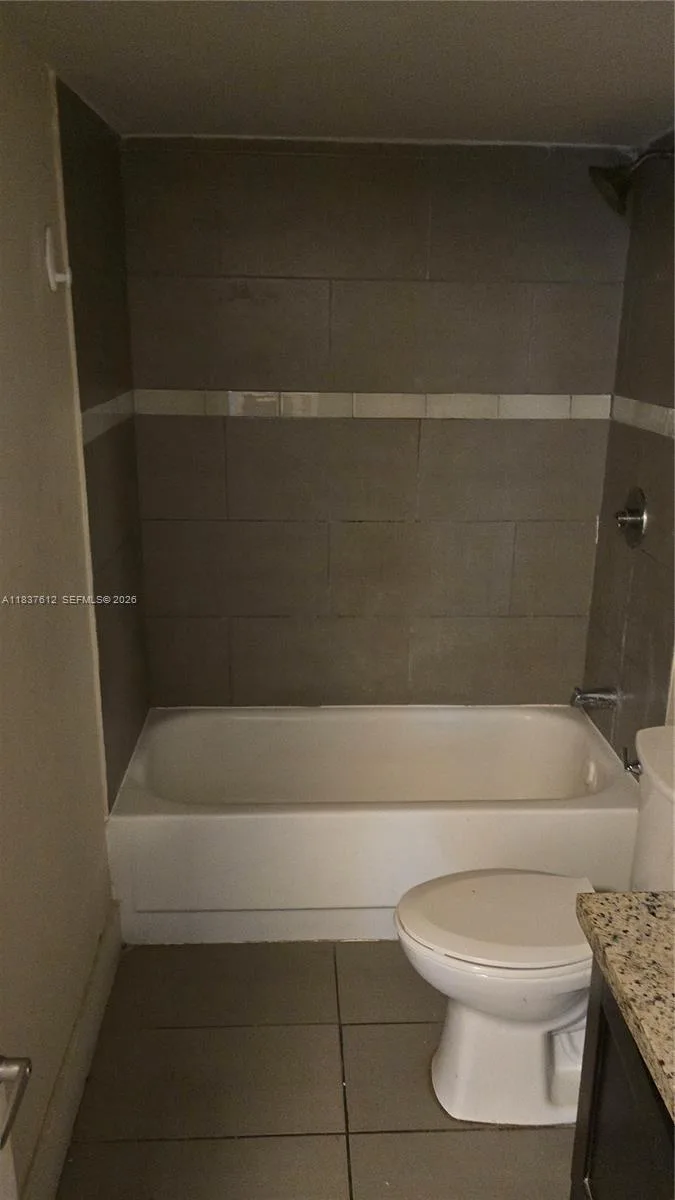 1450 NE 191st St # 106, Miami, FL 33179 photo 9