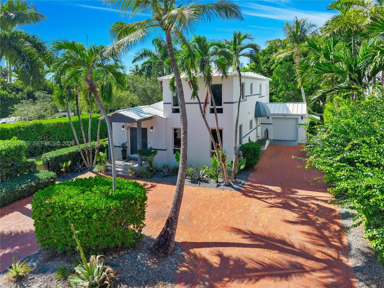 1281 S Venetian Way, Miami, FL 33139 photo 2