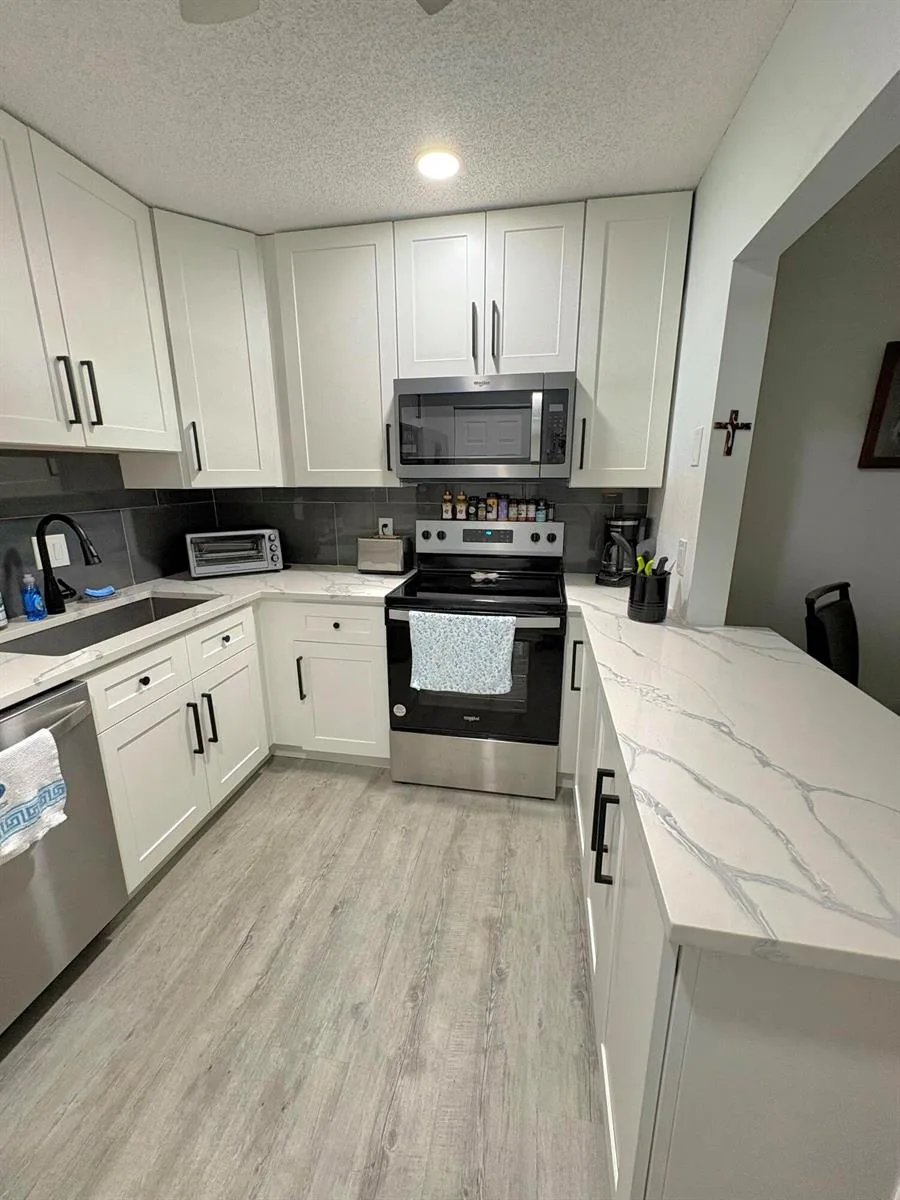 228 Pine HOV Circle # A2, FL 33463 photo 10