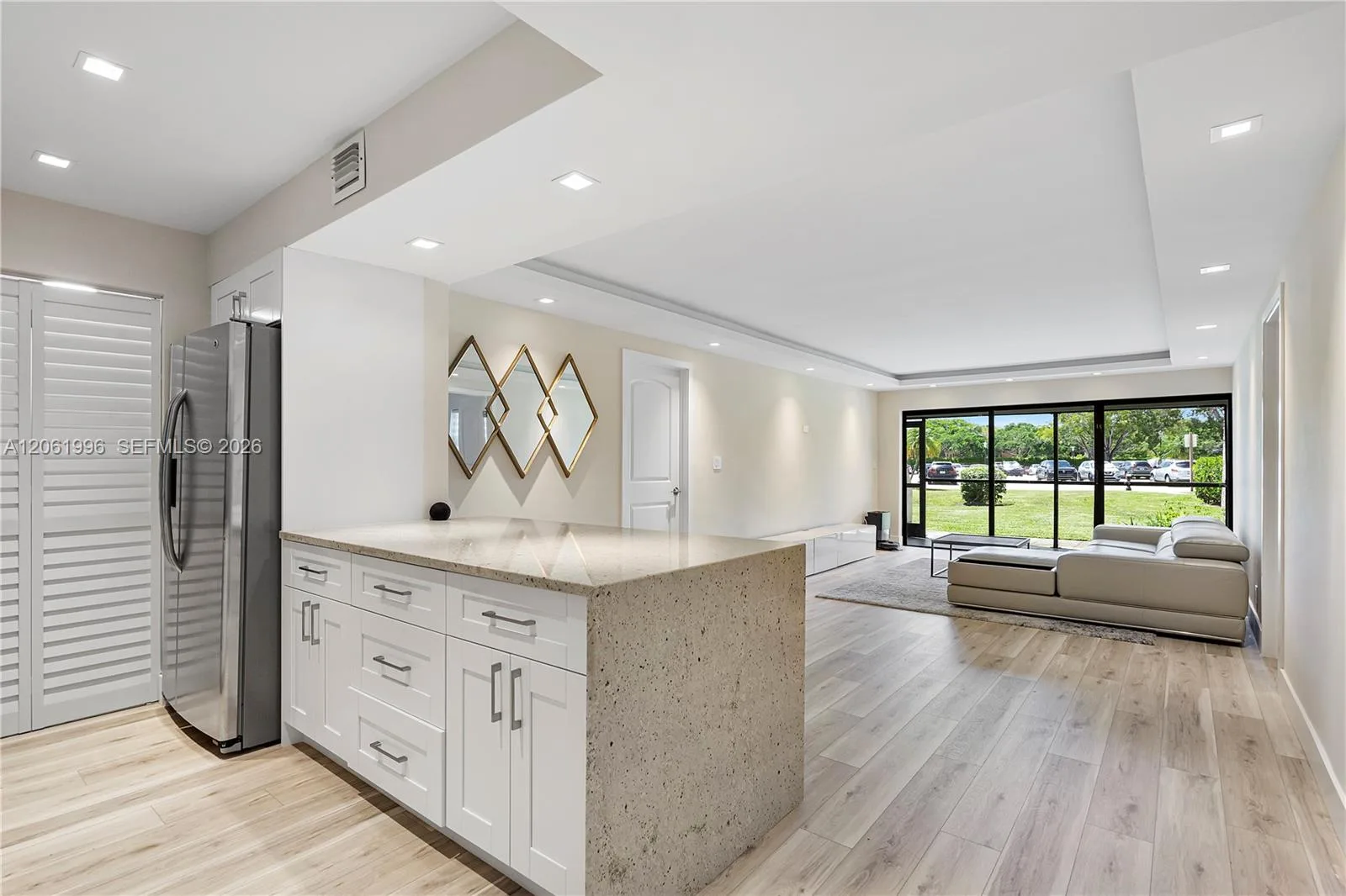 230 Lakeview Dr # 106, Weston, FL 33326