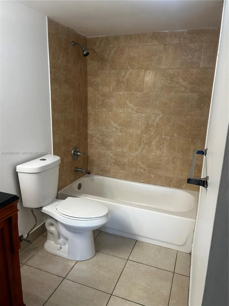 7180 NW 179th St # 211, Hialeah, FL 33015 photo 12