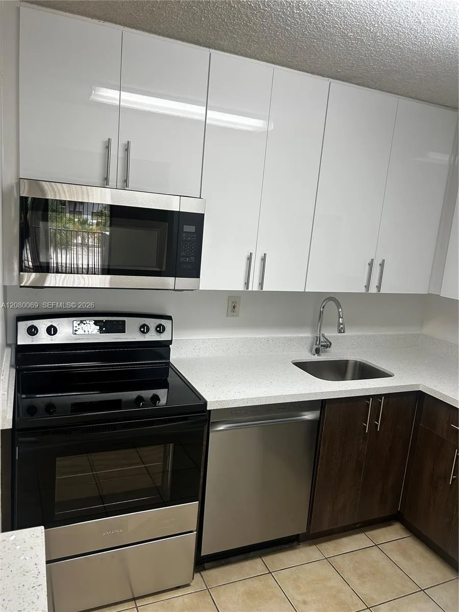 7180 NW 179th St # 211, Hialeah, FL 33015 — zdjęcie 2
