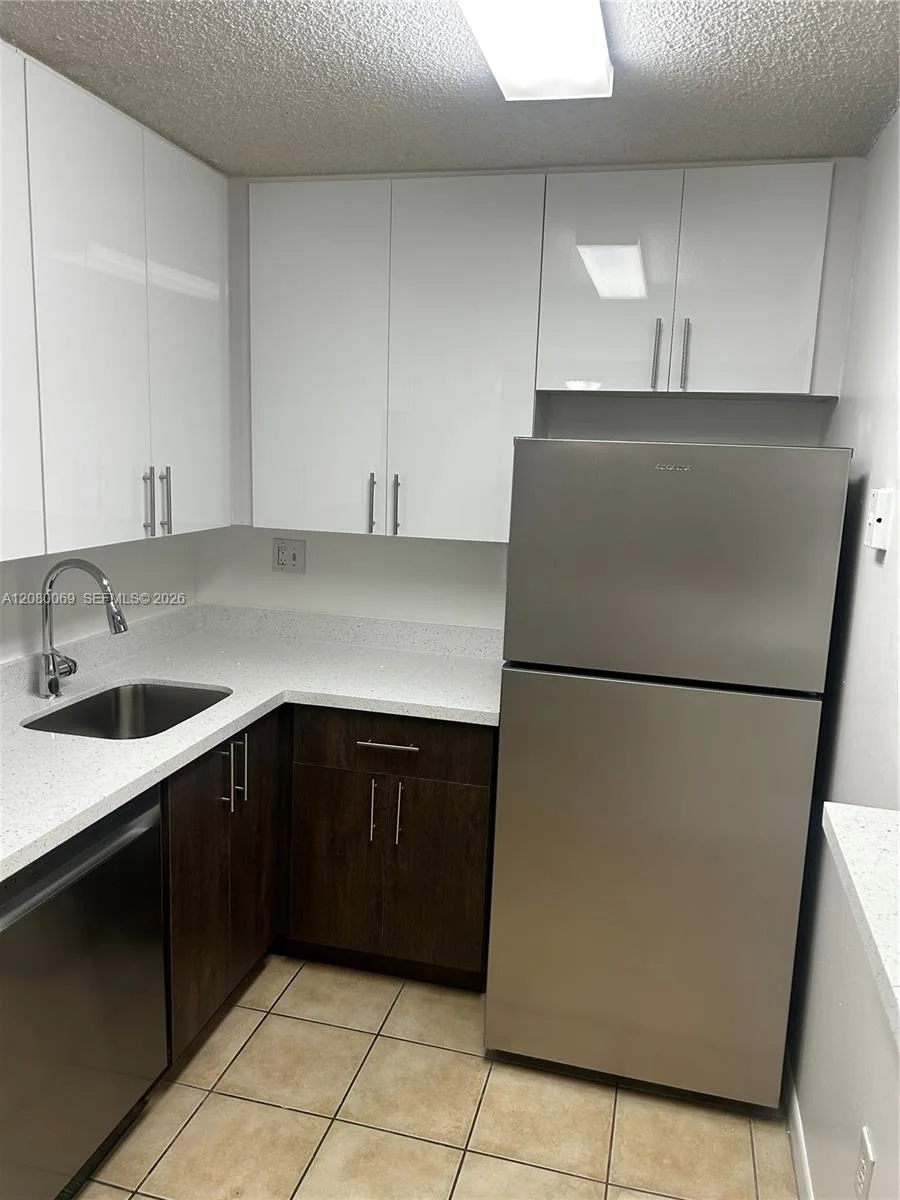 7180 NW 179th St # 211, Hialeah, FL 33015 — zdjęcie 3