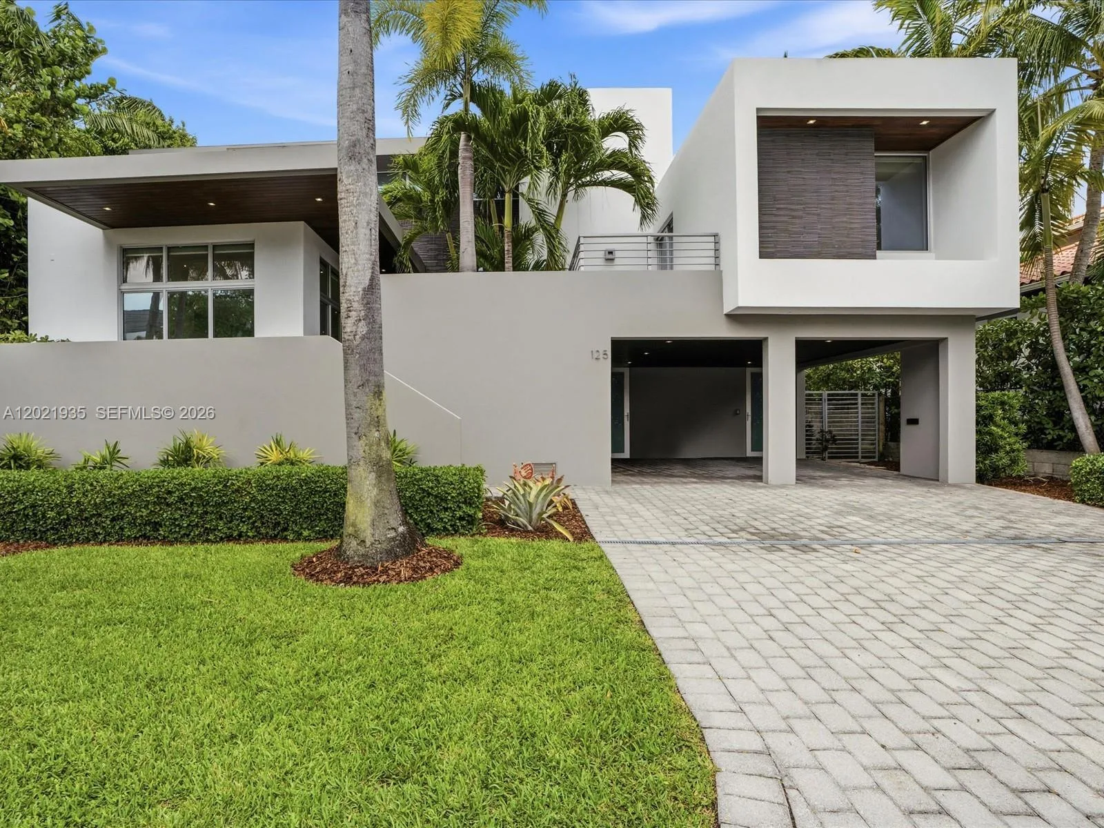 125 Hampton Ln, Key Biscayne, FL 33149
