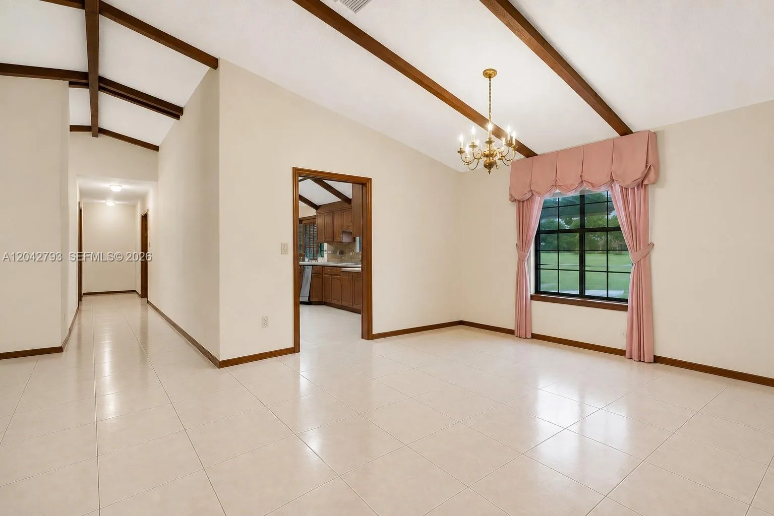 7365 N Augusta Dr, Hialeah, FL 33015 photo 10