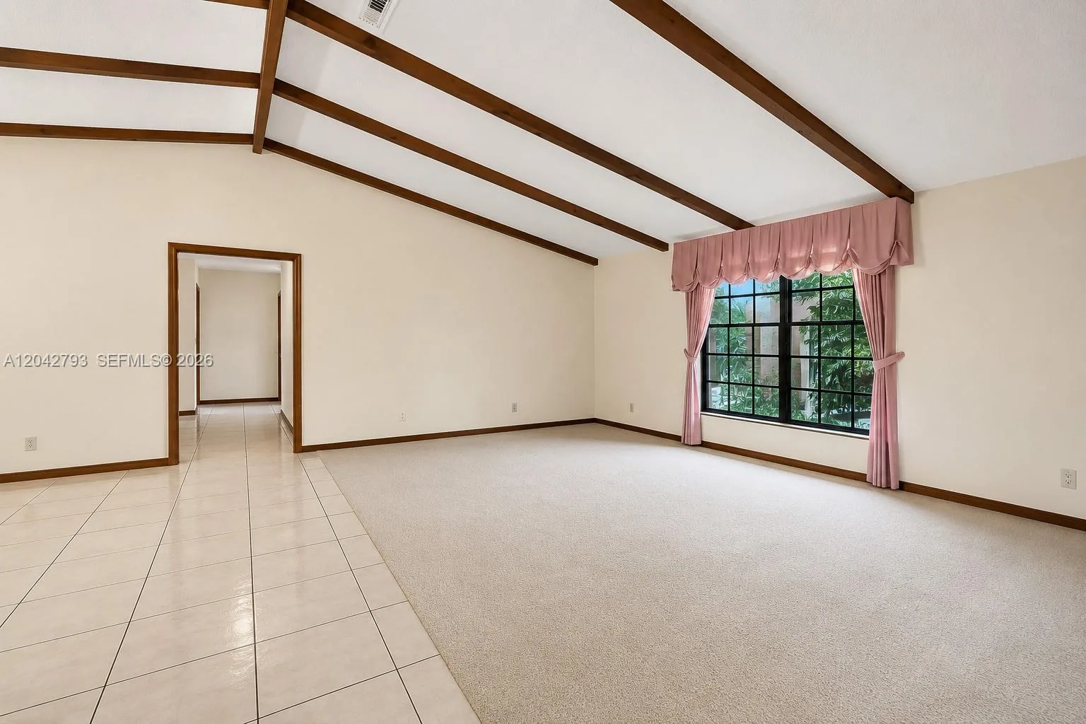 7365 N Augusta Dr, Hialeah, FL 33015 photo 12