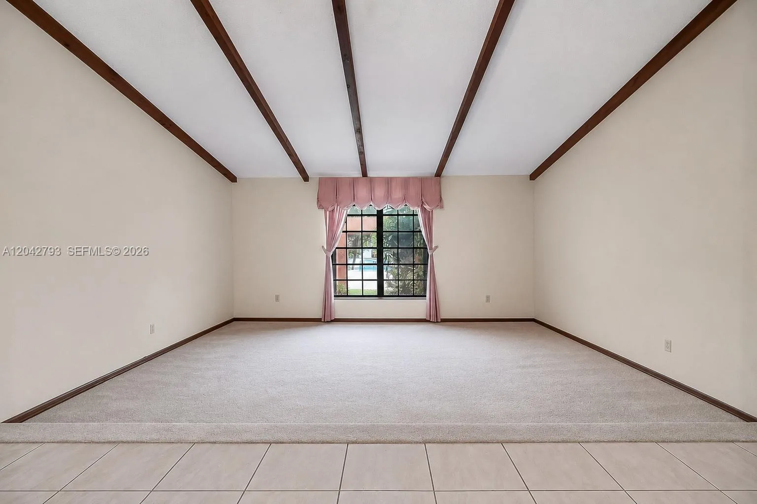 7365 N Augusta Dr, Hialeah, FL 33015 photo 13