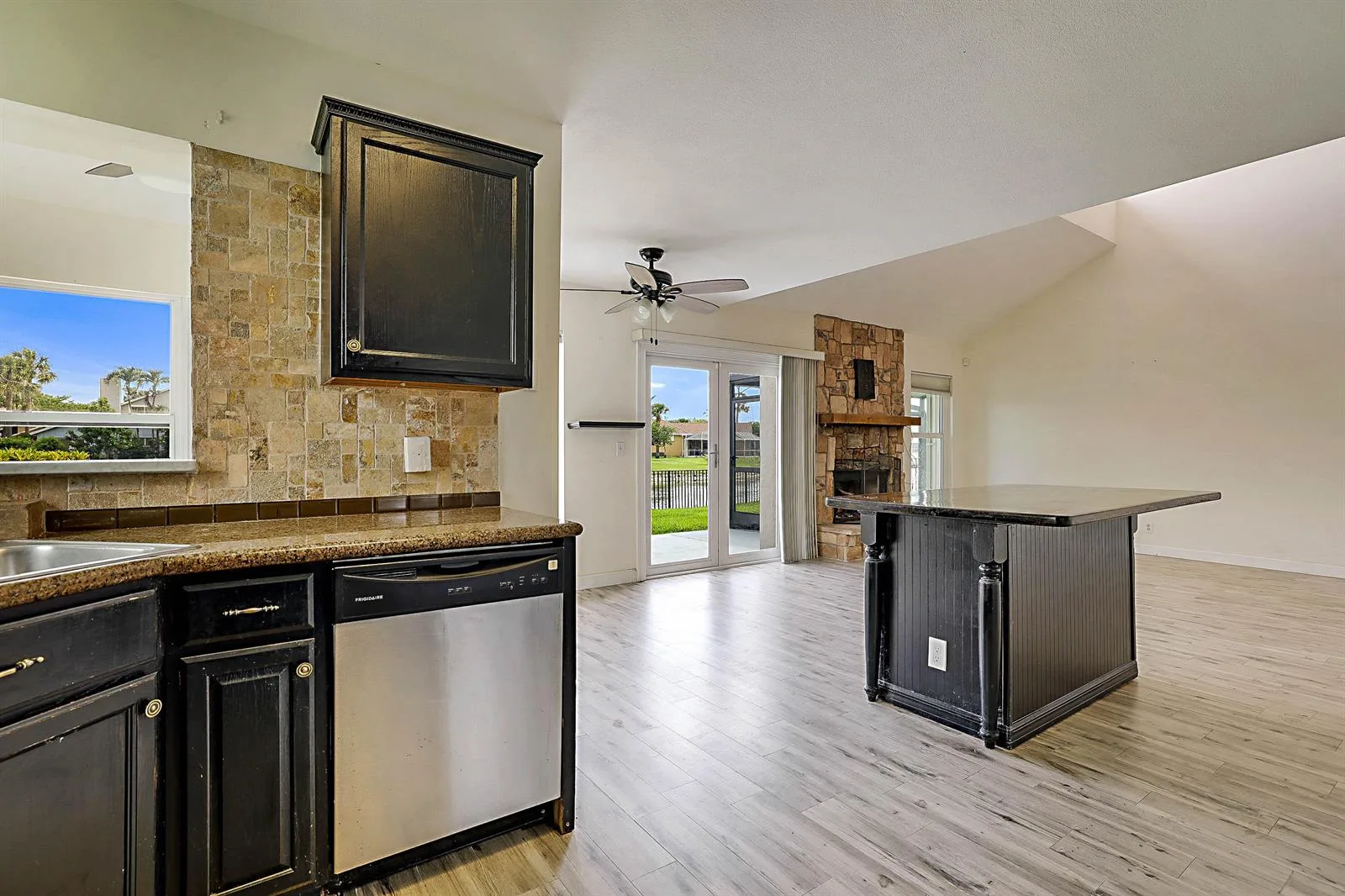 3570 Woods Walk Boulevard, Lake Worth, FL 33467 photo 12