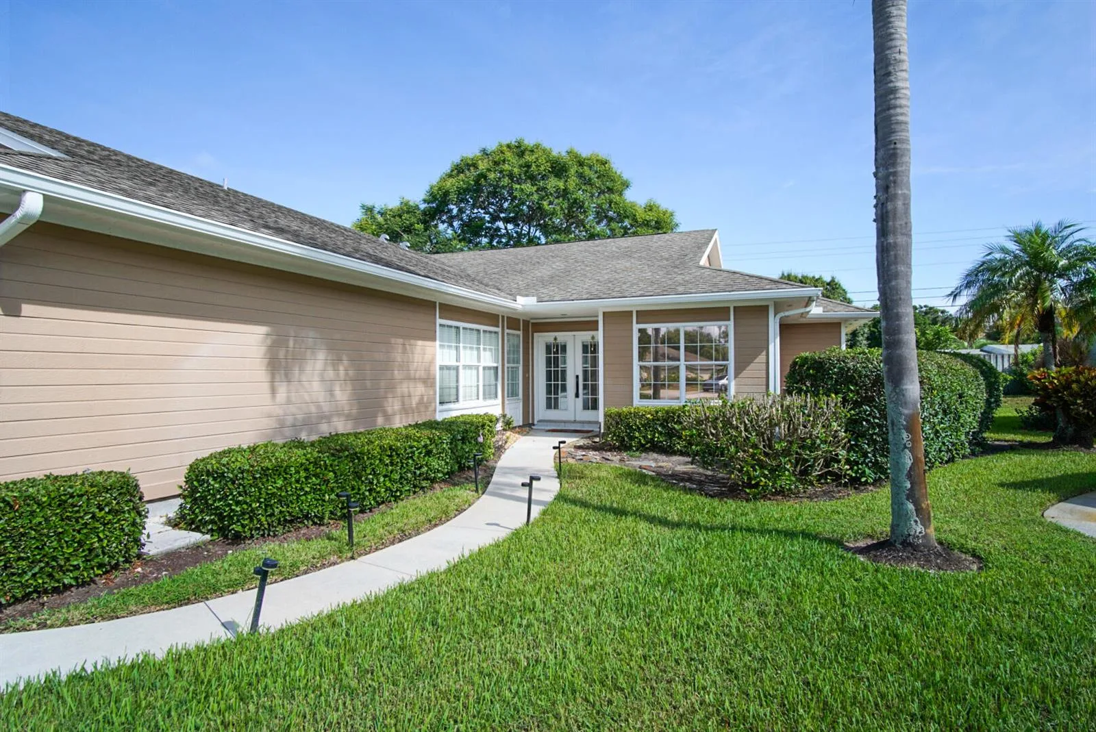 580 W Pointe Court SW, Vero Beach, FL 32962 photo 2