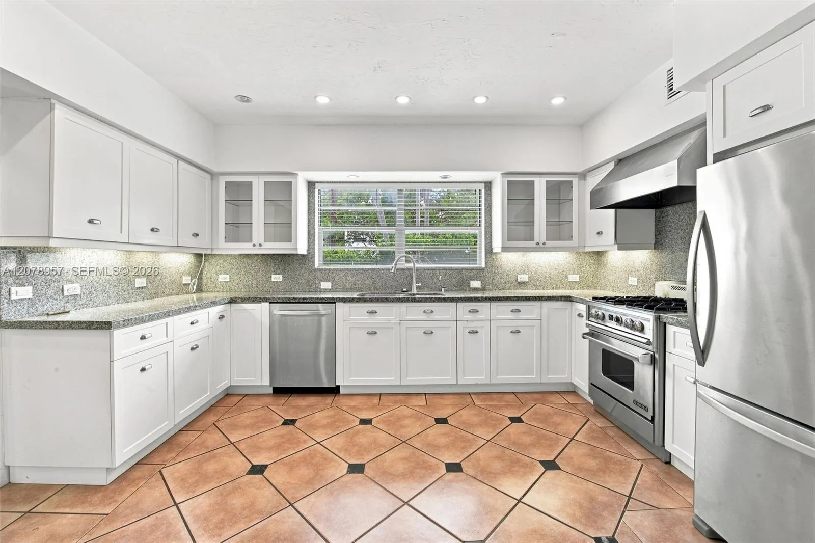 5680 Pine Tree Dr, Miami Beach, FL 33140 photo 11