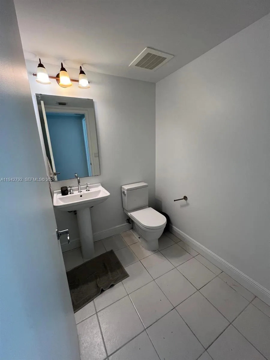 185 SW 7th St # 2601, Miami, FL 33130 photo 12