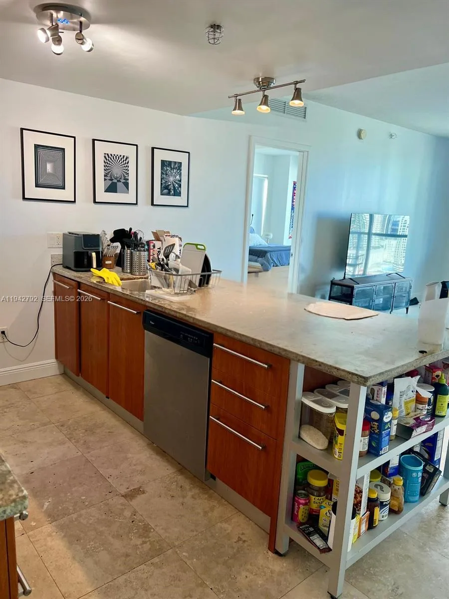 185 SW 7th St # 2601, Miami, FL 33130 photo 4