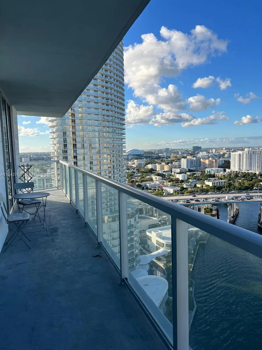 185 SW 7th St # 2601, Miami, FL 33130 photo 6