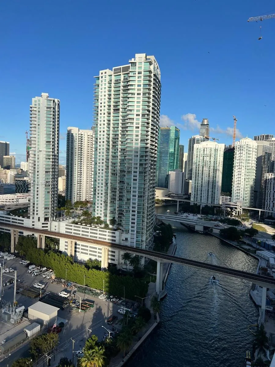 185 SW 7th St # 2601, Miami, FL 33130 photo 7