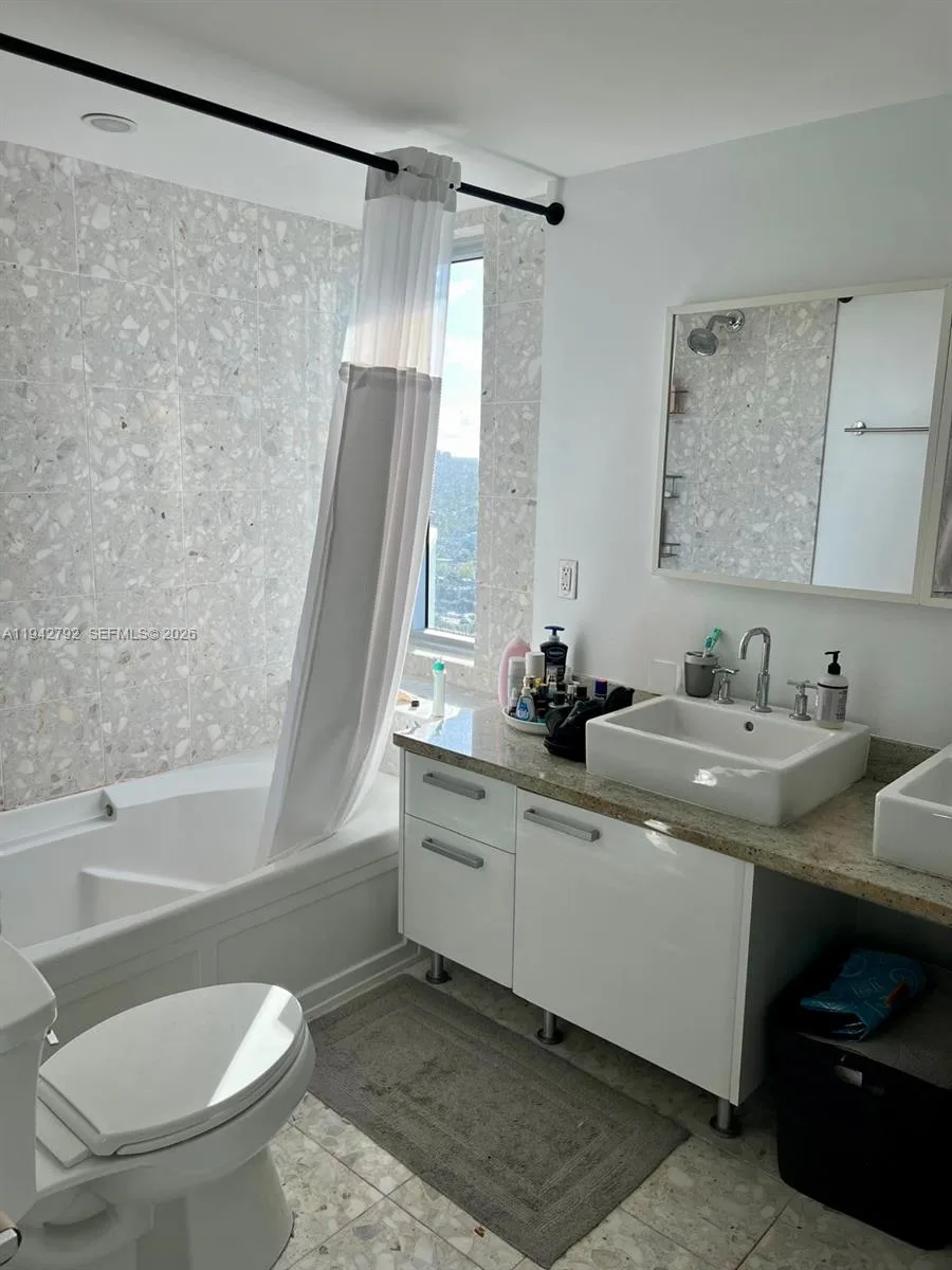 185 SW 7th St # 2601, Miami, FL 33130 photo 9