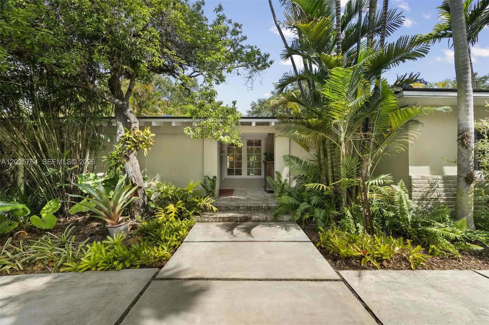1621 Nocatee Dr, Coconut Grove, FL 33133 photo 2