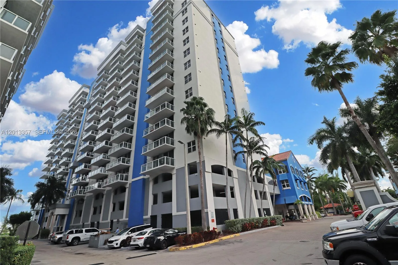 5085 NW 7th St # 601, Miami, FL 33126