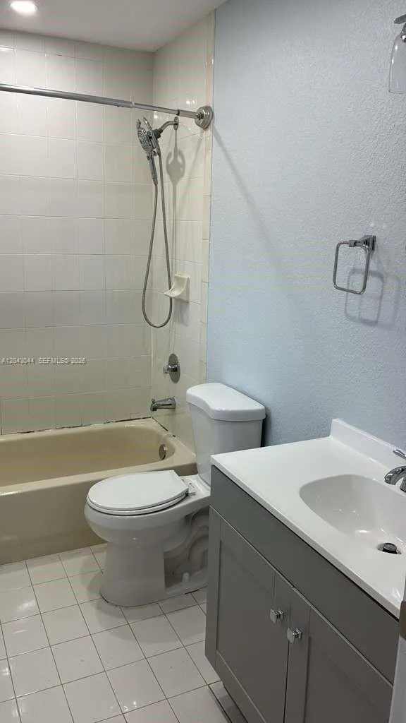 6891 W 36th Ave # 202, Hialeah, FL 33018 photo 6