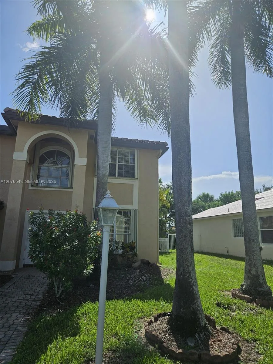 1072 NW 139th Ter, Pembroke Pines, FL 33028