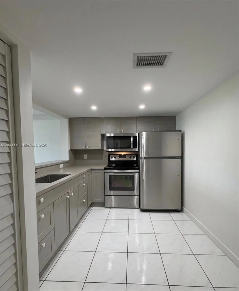 2055 SW 122nd Ave # 327, Miami, FL 33175 photo 2