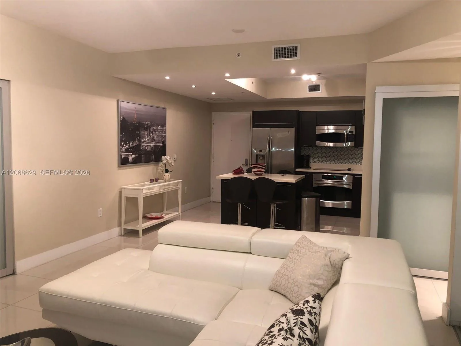 90 SW 3rd St # 3802, Miami, FL 33130 photo 2