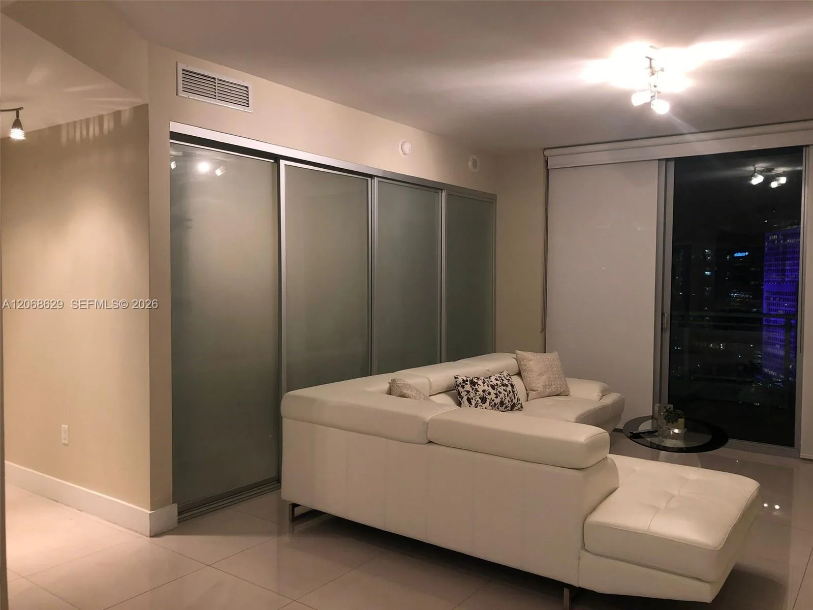 90 SW 3rd St # 3802, Miami, FL 33130 photo 8
