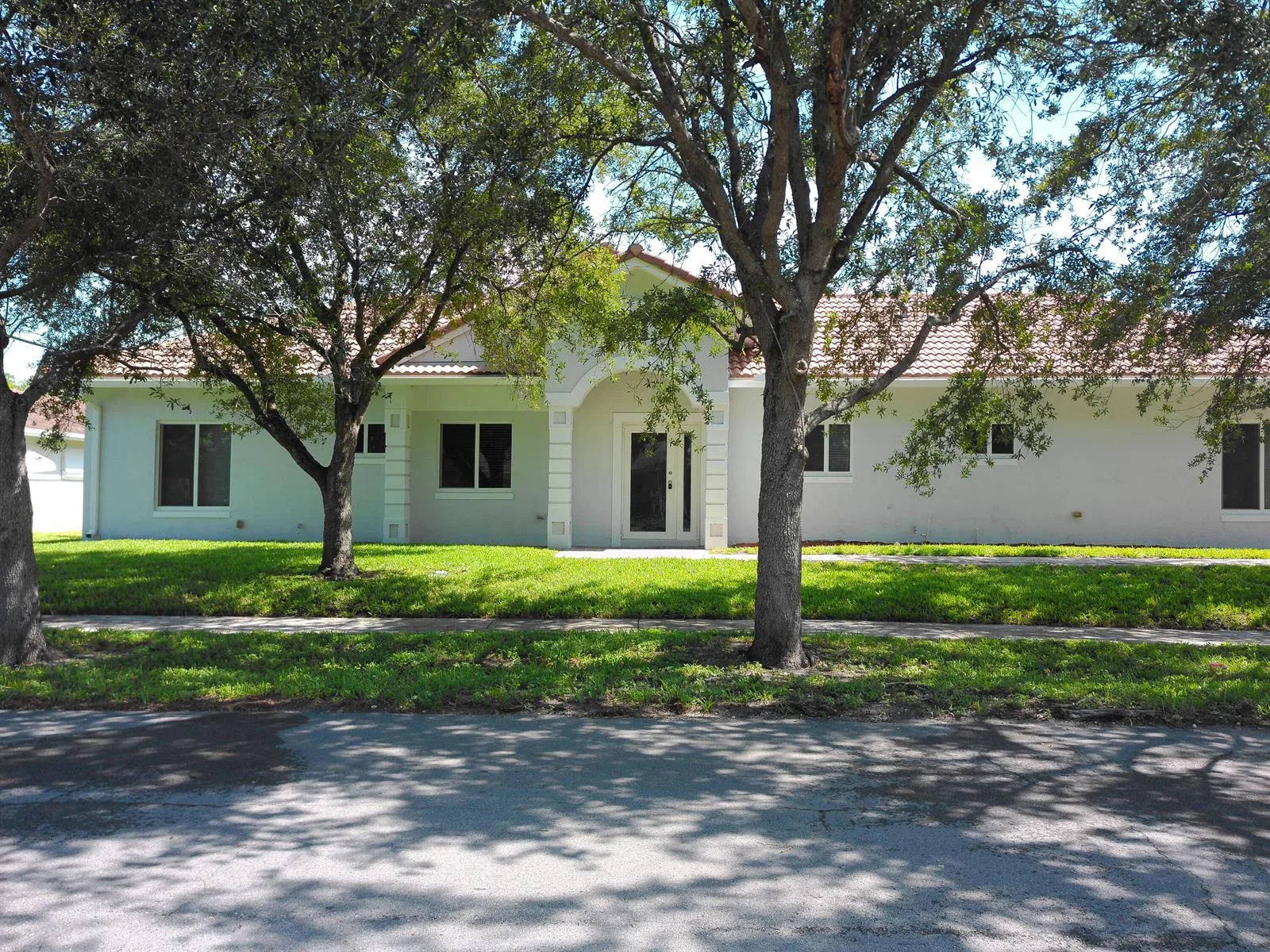 911 NE 12th Avenue, Pompano Beach, FL 33060