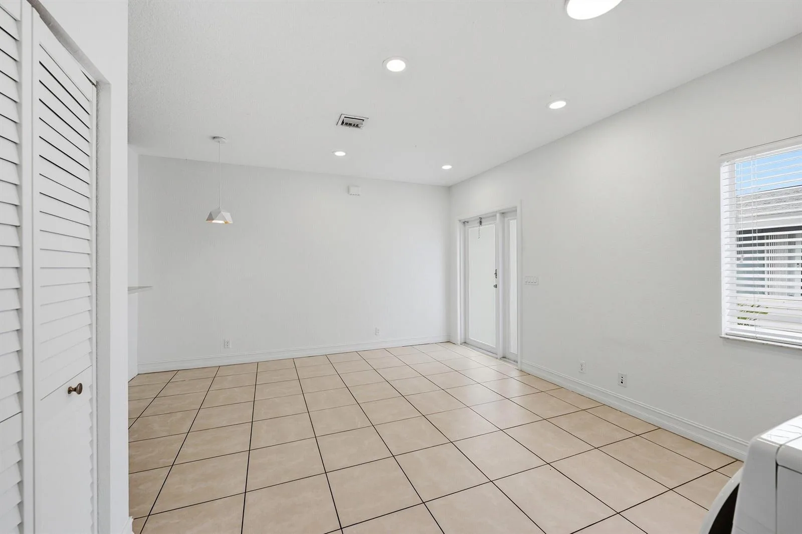 911 NE 12th Avenue, Pompano Beach, FL 33060 photo 13