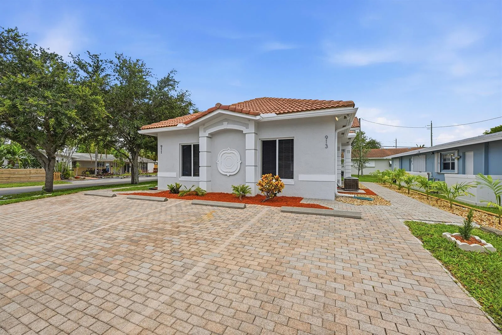 911 NE 12th Avenue, Pompano Beach, FL 33060 photo 2