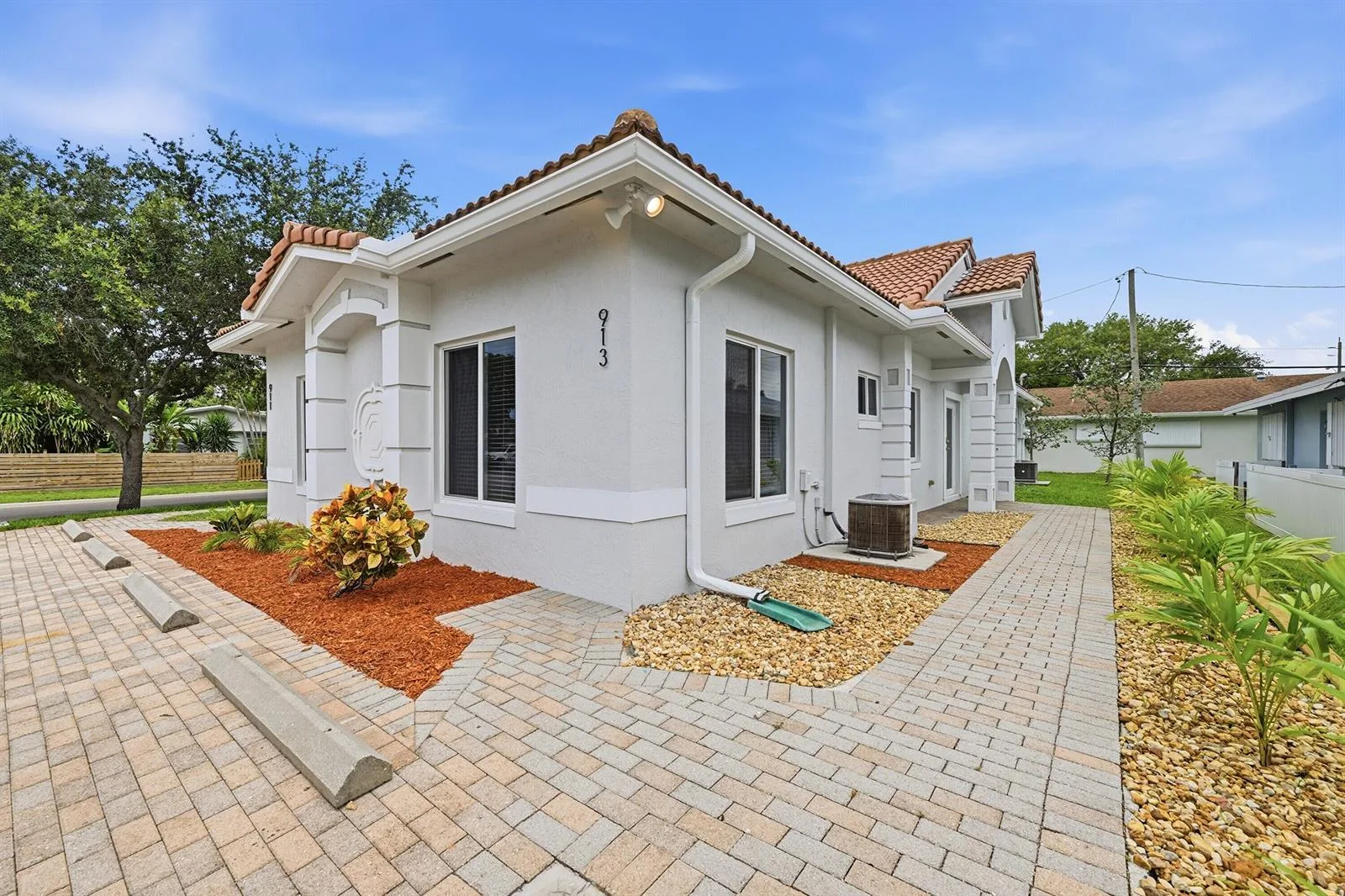 911 NE 12th Avenue, Pompano Beach, FL 33060 photo 3