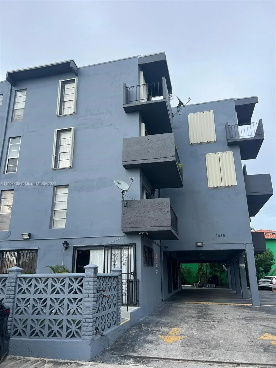 6580 W Flagler St # 309, Miami, FL 33144