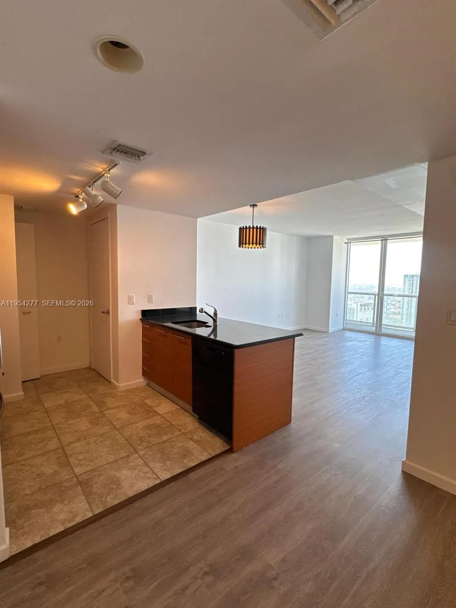 50 Biscayne Blvd # 5207, Miami, FL 33132