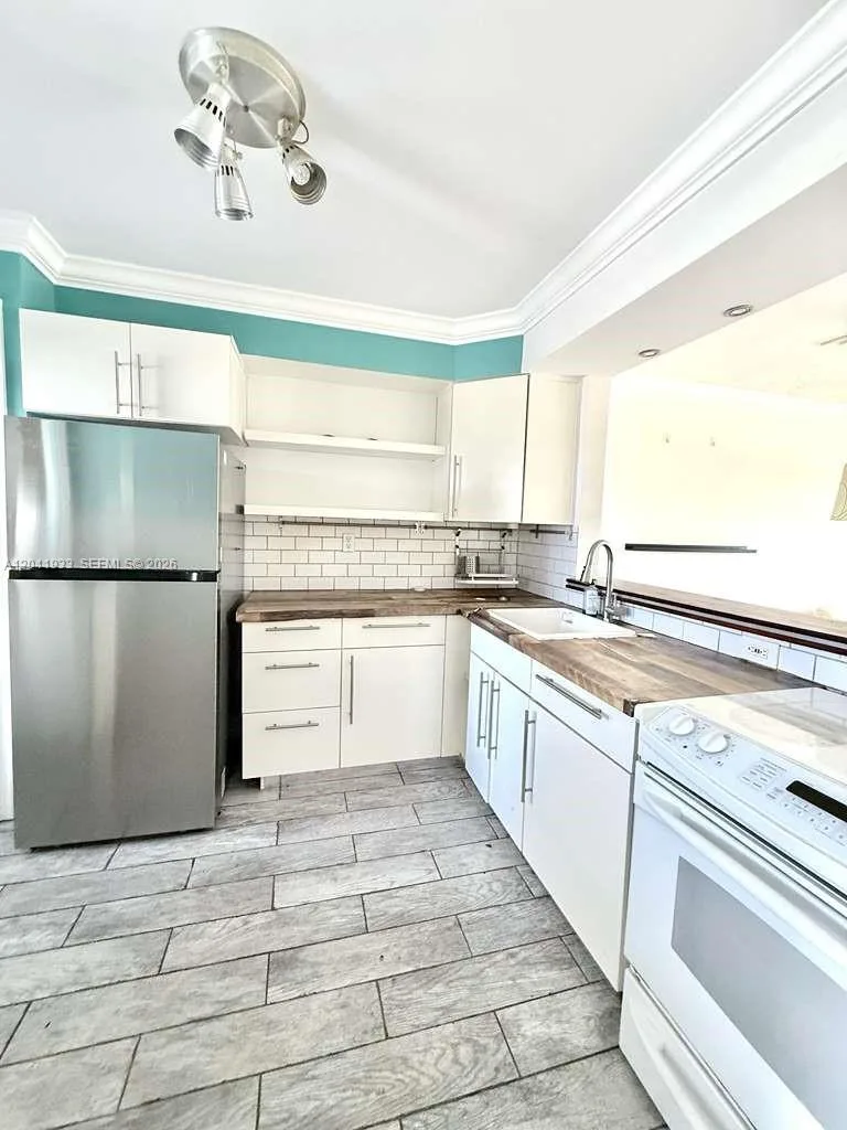 1530 NE 191st St # 340, Miami, FL 33179 photo 2