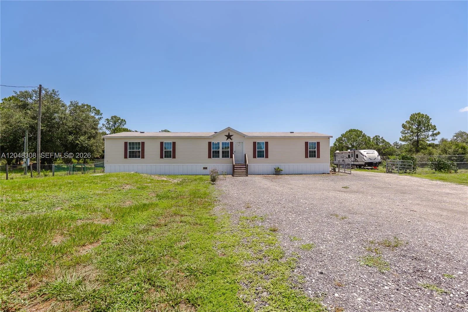 585 S Lindero ST, Clewiston, FL 33440 photo 3