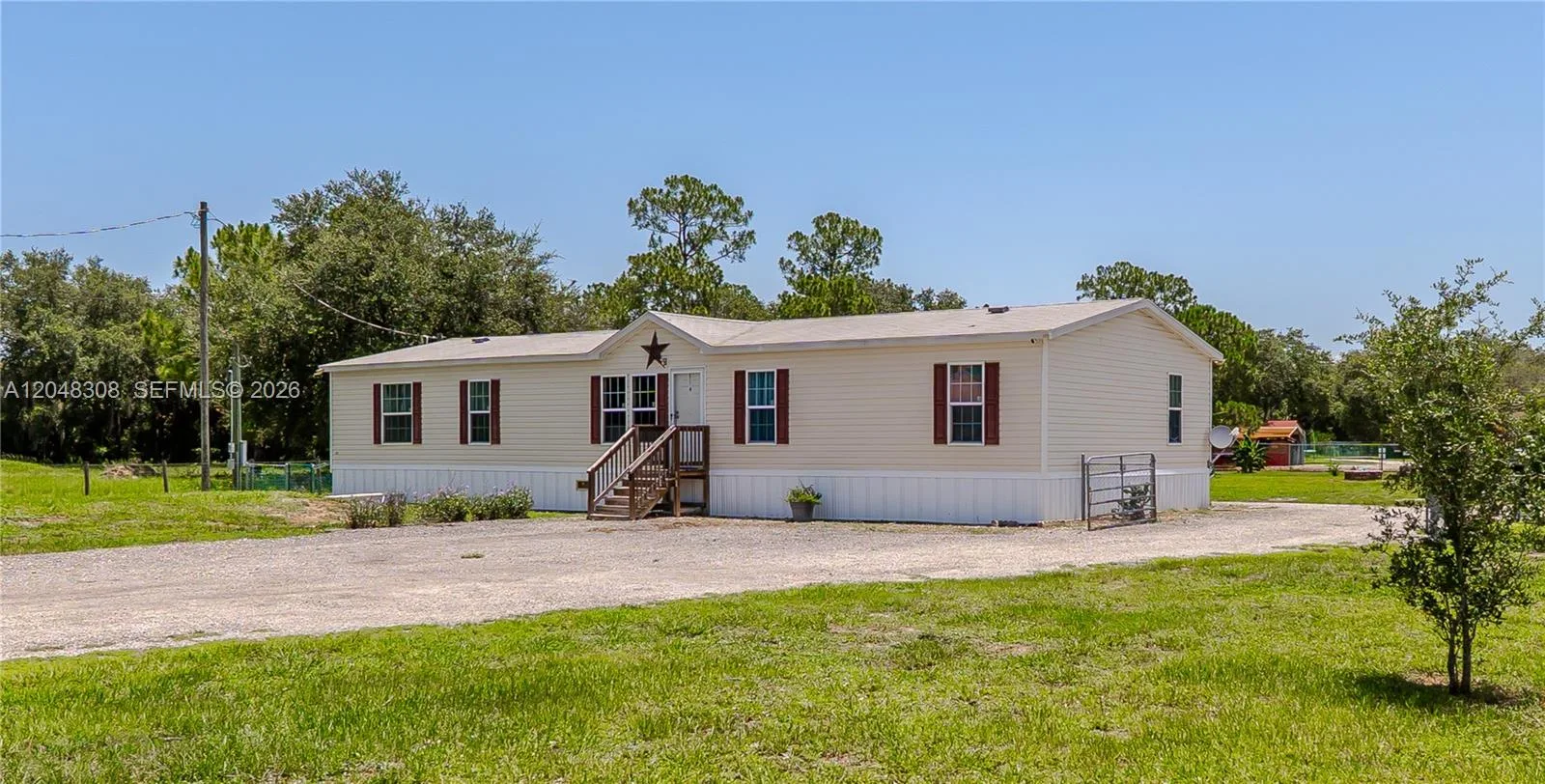 585 S Lindero ST, Clewiston, FL 33440 photo 6