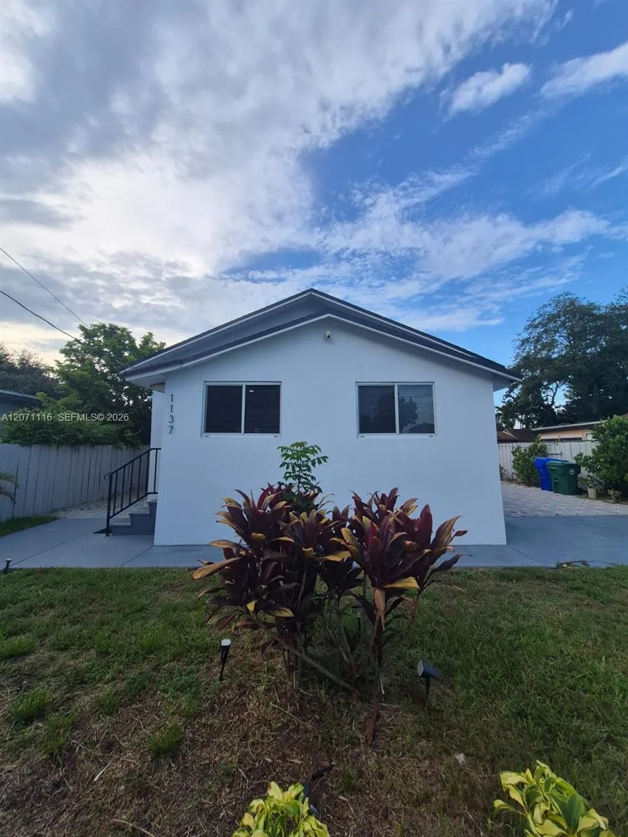 1137 NW 55th St, Miami, FL 33127