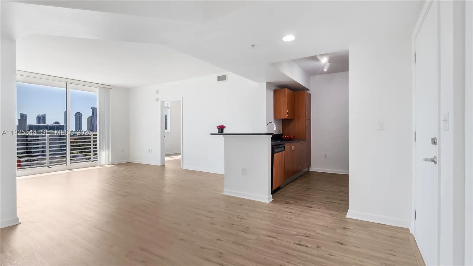 18800 NE 29th Ave # 1012, Aventura, FL 33180 photo 2