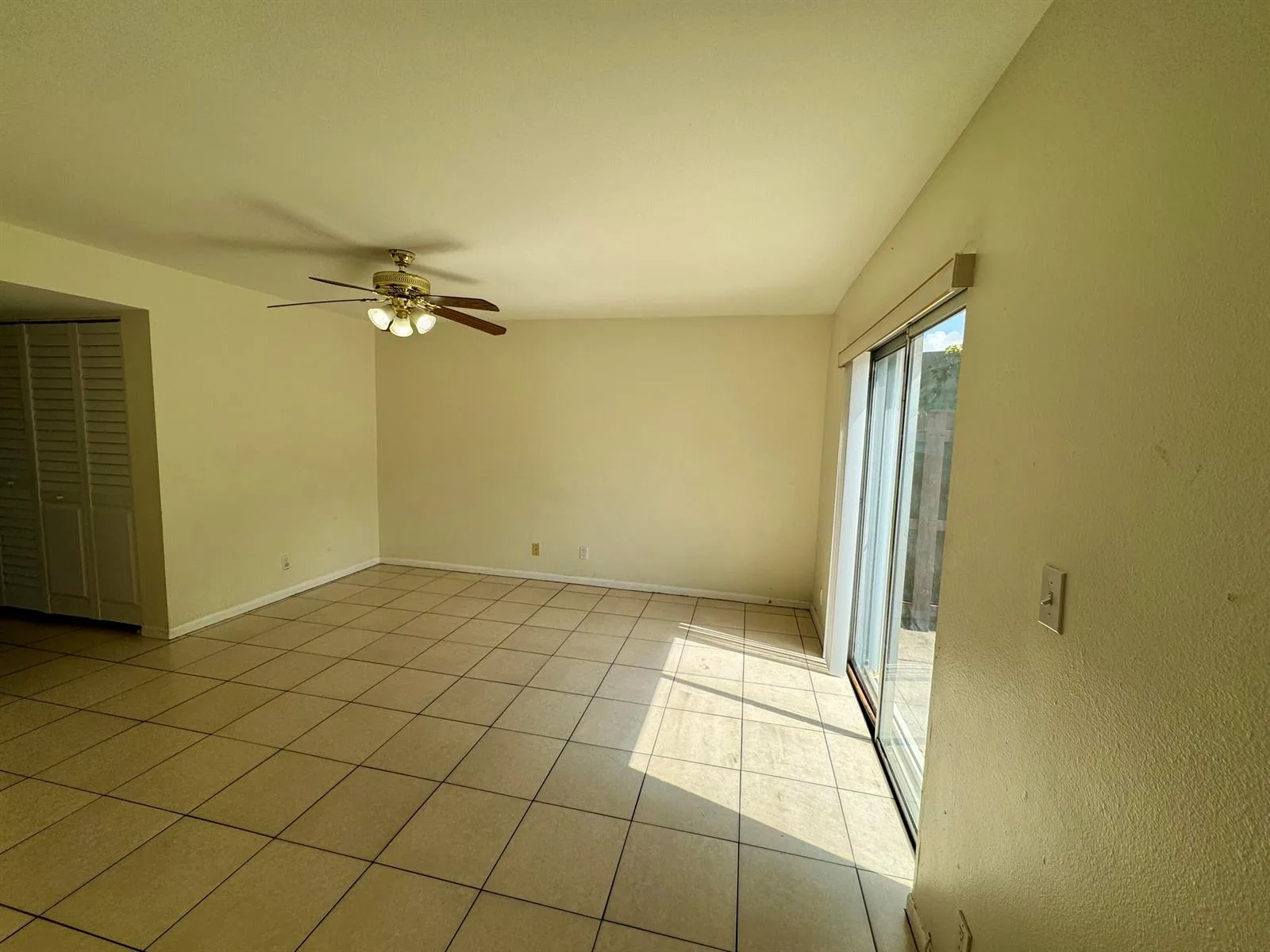 8028 SW 17th Place, Davie, FL 33324 photo 6