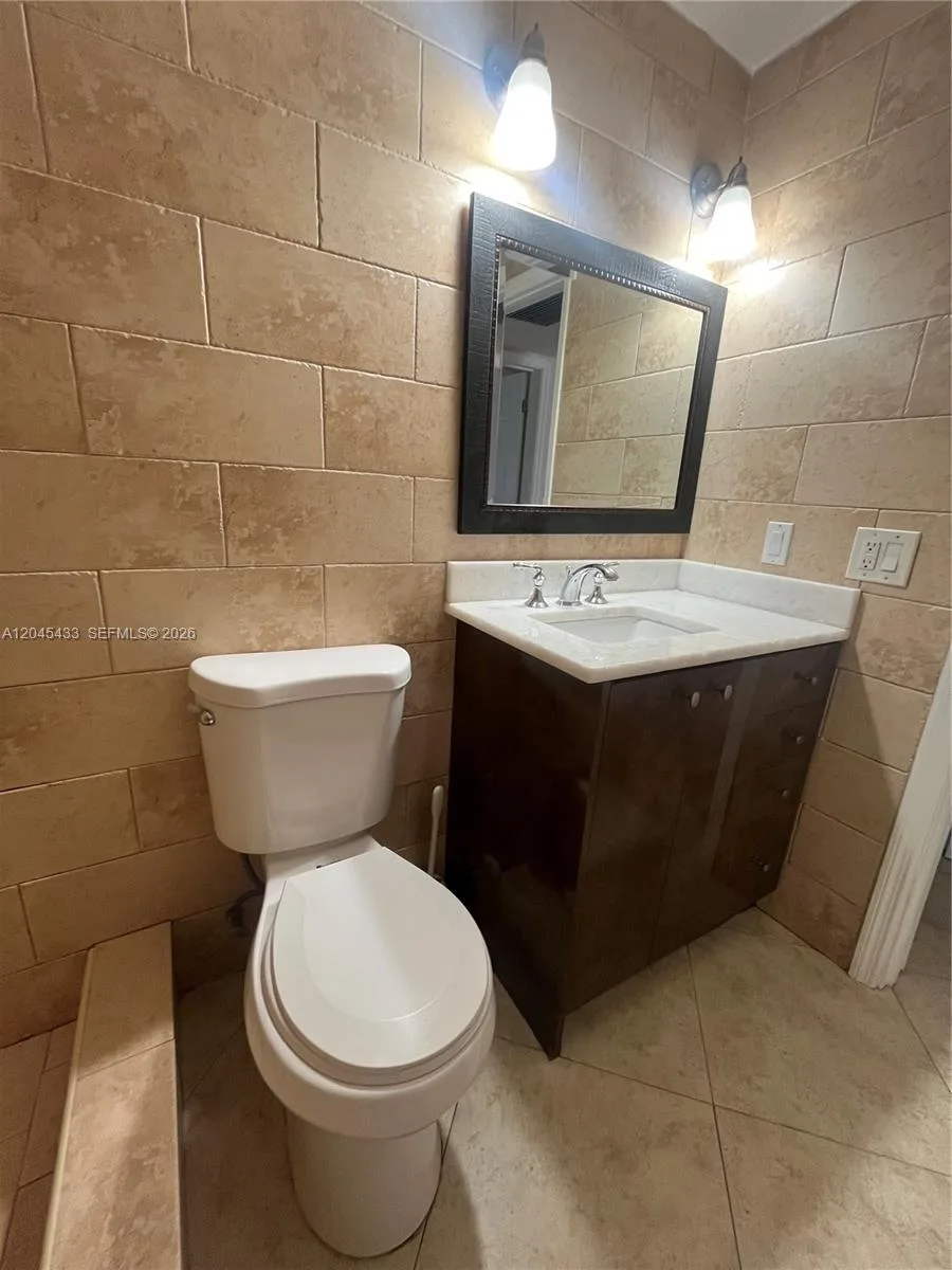 3923 NE 166th St # N-106, North Miami Beach, FL 33160 photo 3