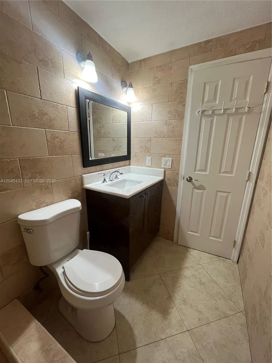 3923 NE 166th St # N-106, North Miami Beach, FL 33160 photo 4