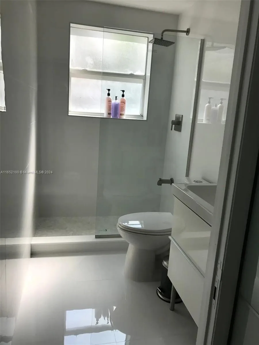 2615 Collins Ave # 24, Miami Beach, FL 33140 photo 7