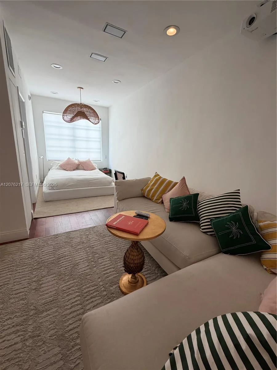 526 15th St # 12, Miami Beach, FL 33139