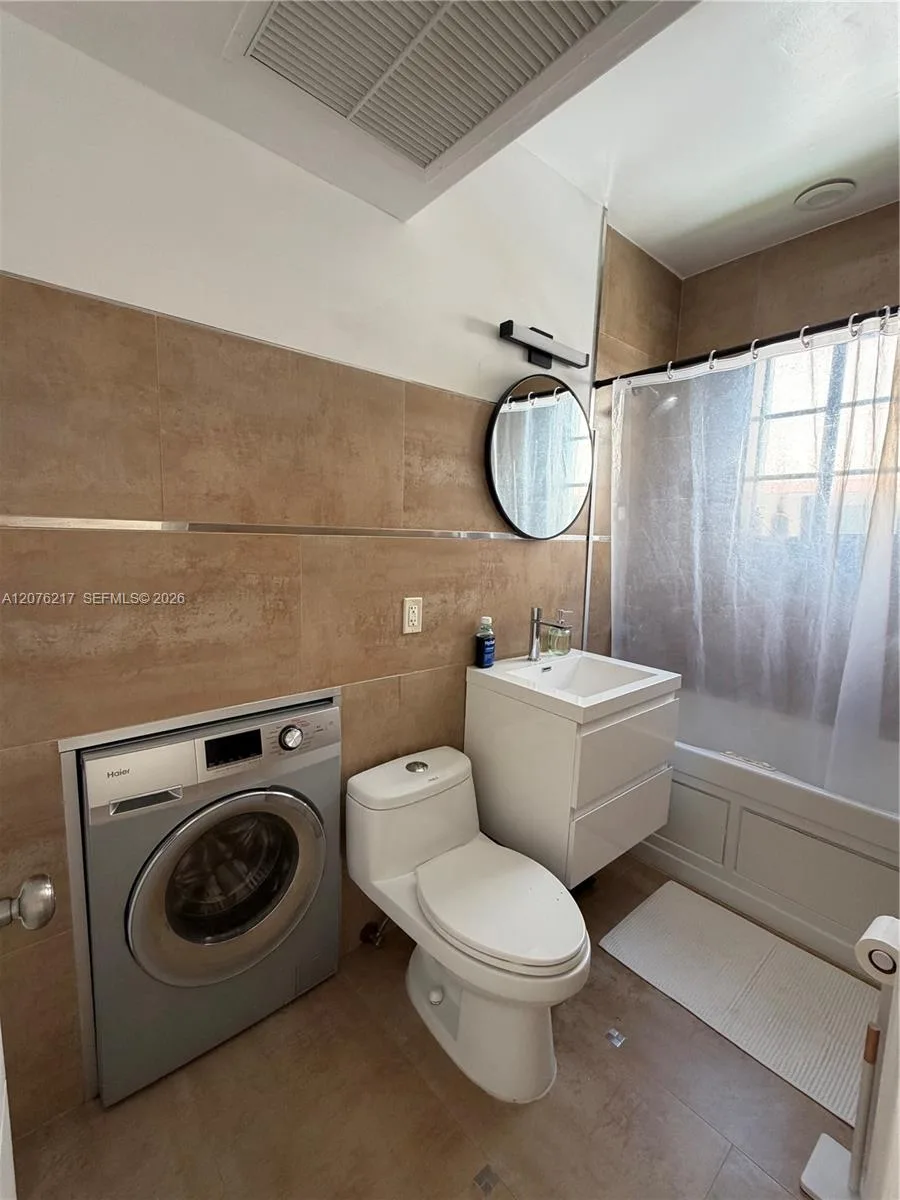 526 15th St # 12, Miami Beach, FL 33139 photo 5