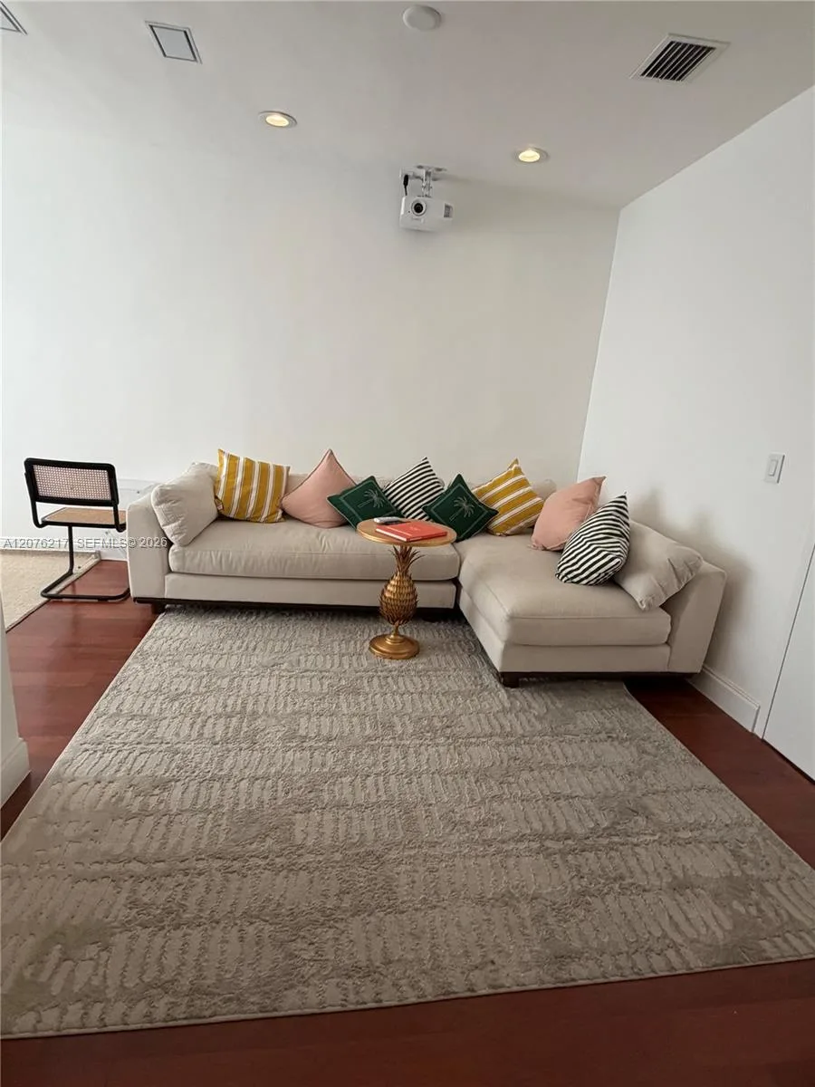 526 15th St # 12, Miami Beach, FL 33139 photo 7