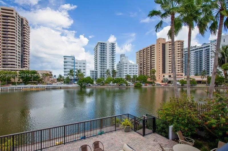 2455 Flamingo Dr # 201, Miami Beach, FL 33140 photo 2